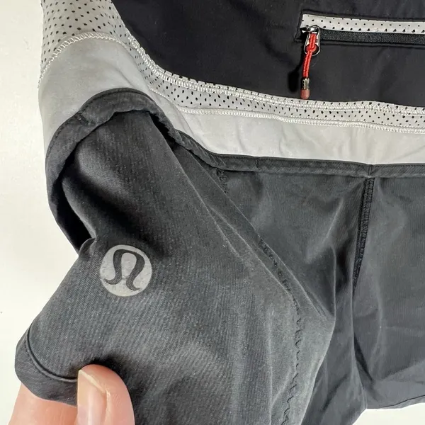Lululemon Shorts Women 4‎ Black Gray Speed Up Reflective Short Swift Fabric Run - Image 5