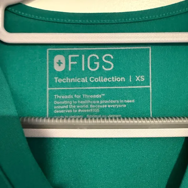 FIGS Casma Three Pocket Scrub Top Women's Size XS Technical Collection Green NWT - Image 2