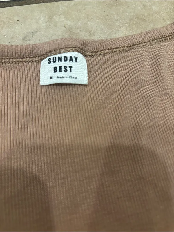 Aritzia Sunday Best Light Brown Holly Button Front Scoop Neck Ribbed Crop Tee - Image 2