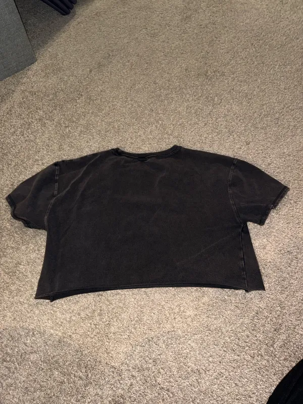 PacSun LA Hearts Dark Grey Cropped Tee - Image 3