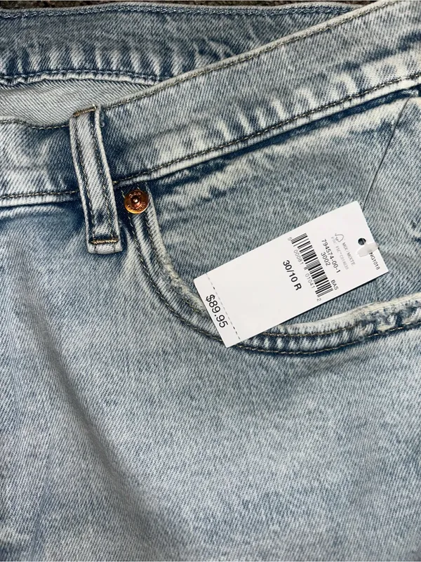 GAP 90’s Loose Mid Rise Light Blue Distressed Straight Jeans NWT - Image 4