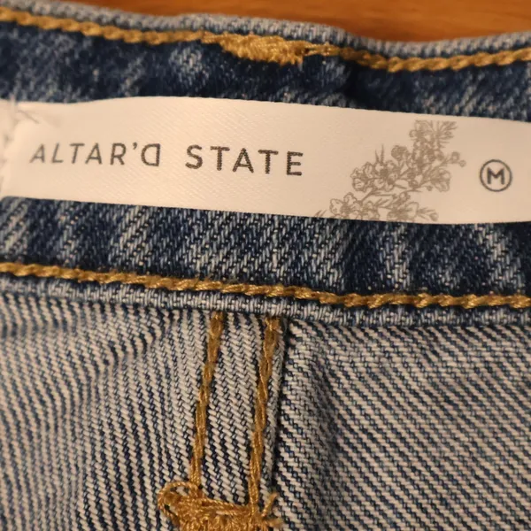 Altar'd State Distressed Denim Shorts‎ Womens Size M Blue Medium Wash Raw Hem - Image 2