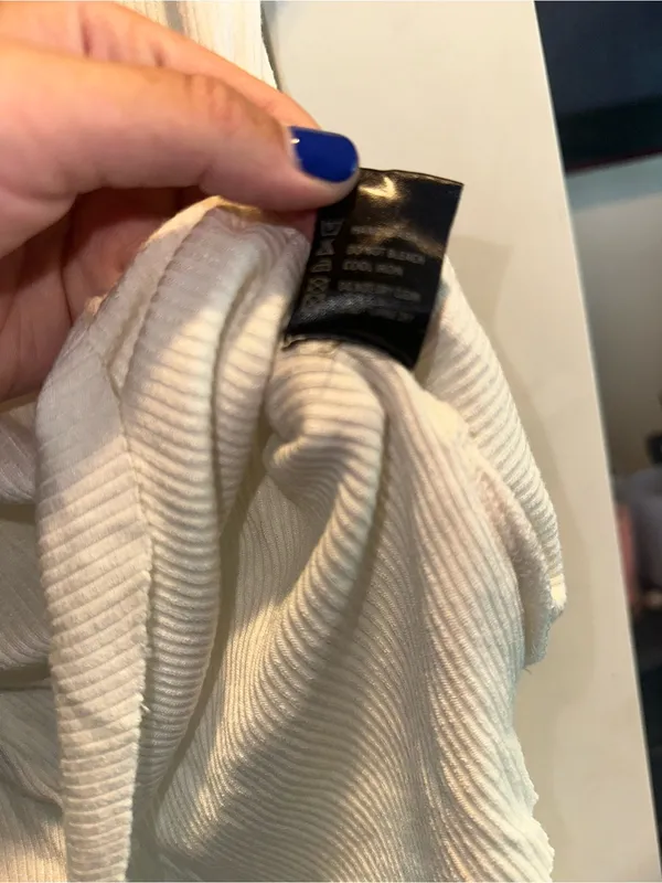 Vici Off White Ribbed Raw Edge Bottom Tank $44 MSRP - Image 6