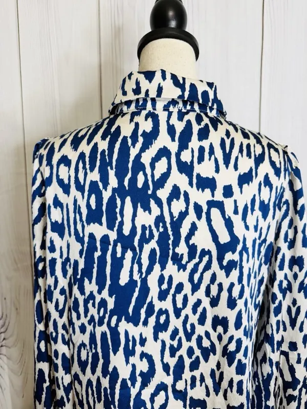 Entro Abstract Button Down Satin Top Smocked Cuff Ruffle Sz L Blue Ivory NWOT - Image 6