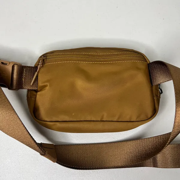 Lululemon Everywhere Belt Bag - Image 4