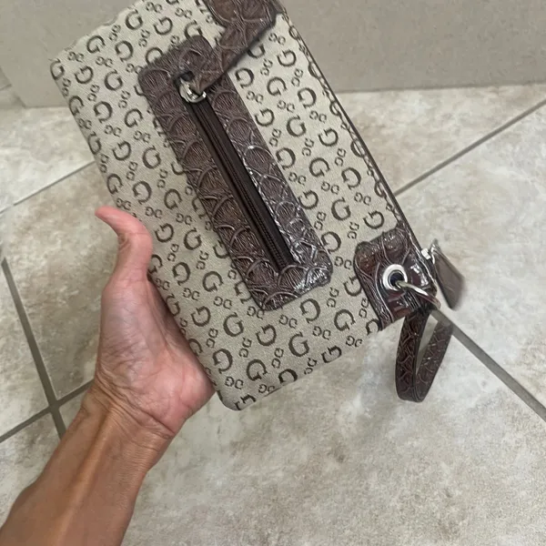 Guess Monogram Canvas Brown Croc Embossed Wristlet Clutch Silver G Logo Bag - Image 3