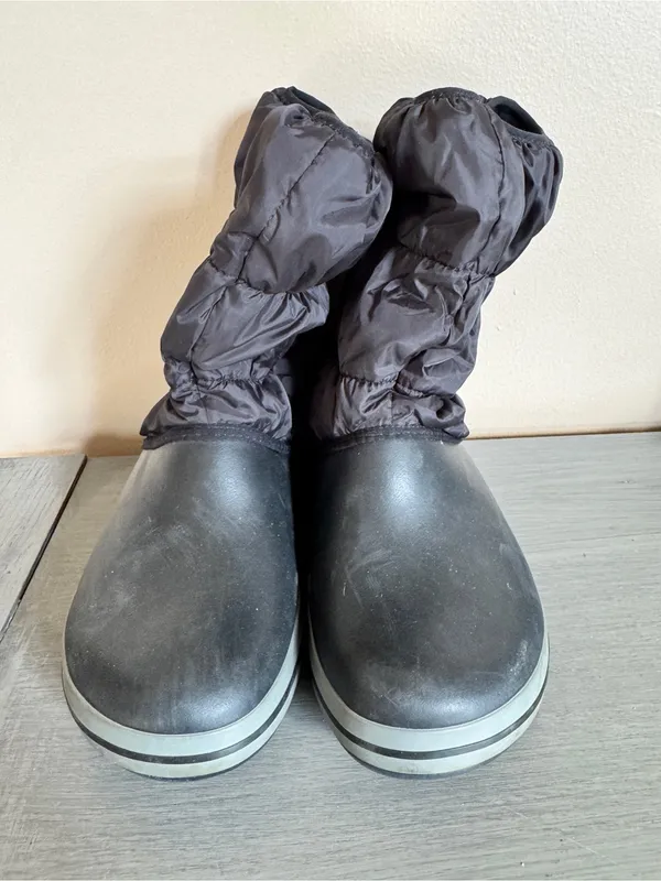 Crocs 14614 WINTER PUFF BOOT Womens Sz 10 Winter Warm Nylon Shaft Boots Black - Image 2