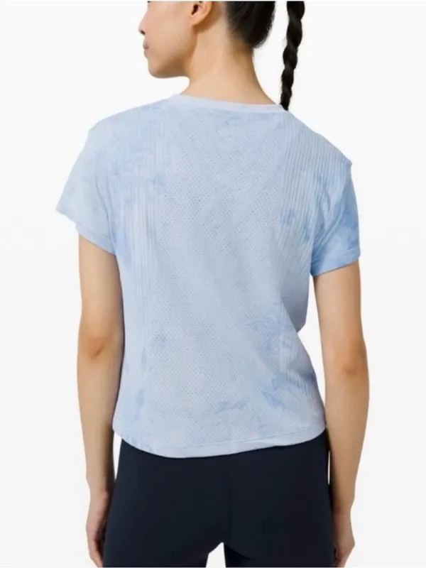 Lululemon White & Blue Tie Dye Train to Be Cropped Short Sleeve Top Size 8 VGUC - Image 8