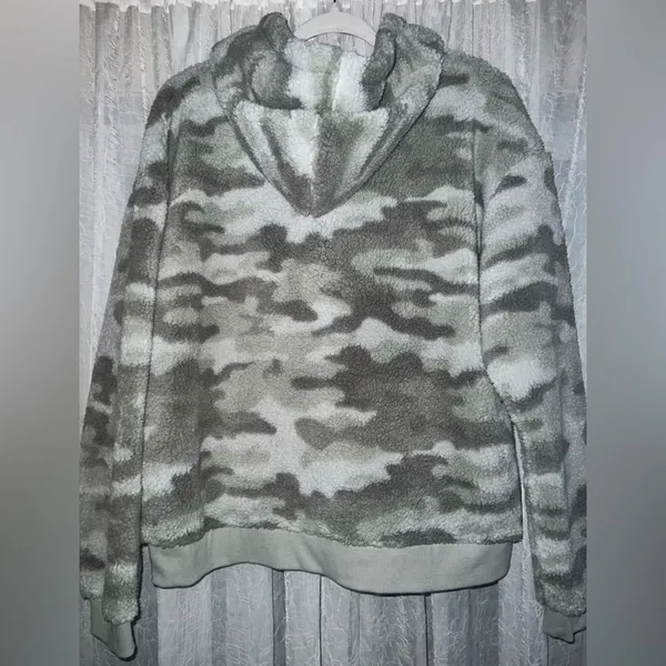 NWT Maurices Camo Sherpa Henley Hoodie size large - Image 5