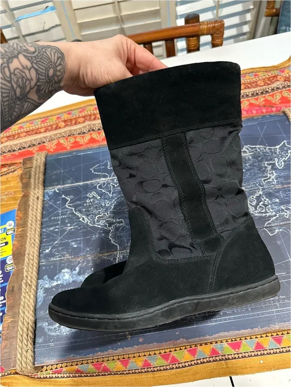 Coach Meyer Signature Suede Winter Boots – Black – Size 6 - Image 13