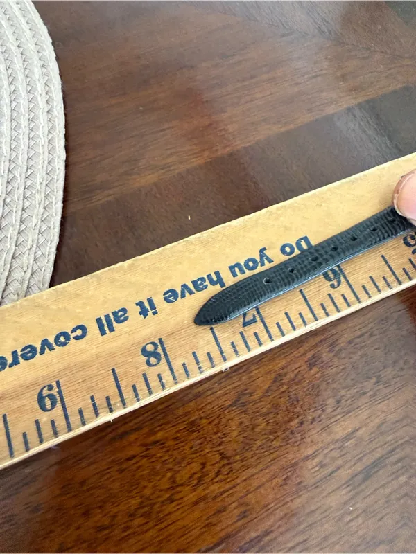 Vintage Quartz Watch needs batteries - Image 2