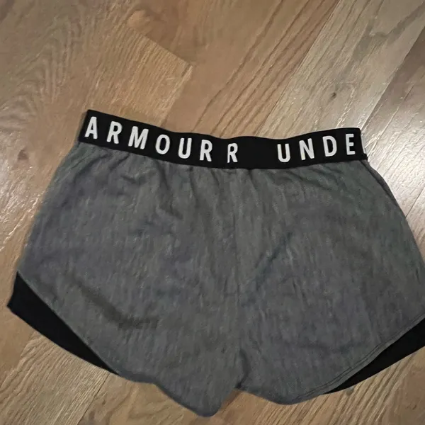 Under Armour Women's Charcoal and Black Athletic Shorts sz Medium - Image 2