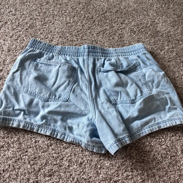 Universal Thread Womens XL Light Wash Denim Elastic Waist Drawstring Shorts - Image 4
