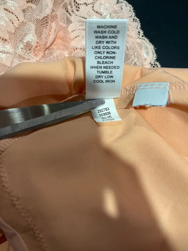 VTG 05 Y2K Banana Republic Peach Lace Camisole - Image 6