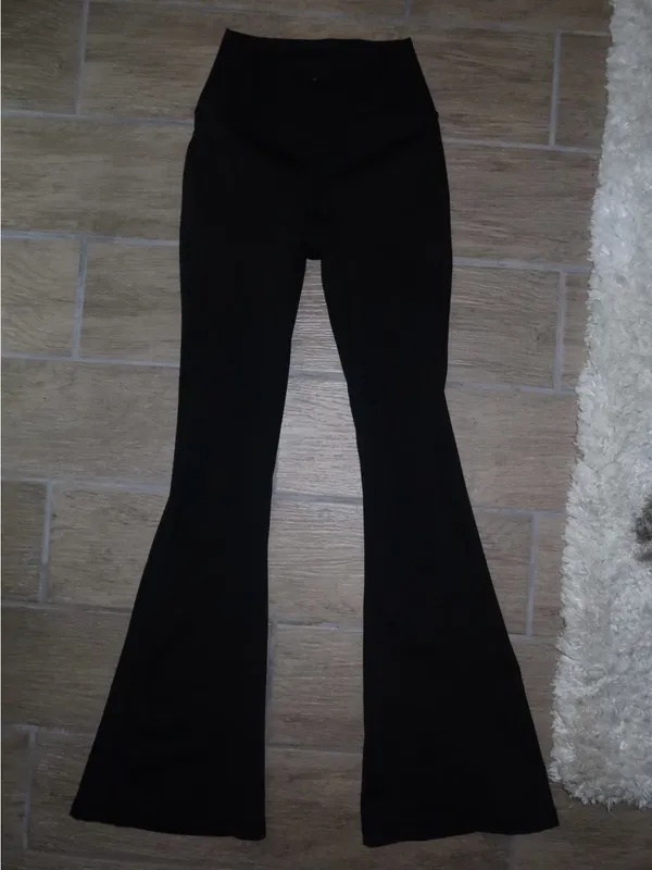 Yogalicious Lux Black High-Waist Flared Leggings - Image 4