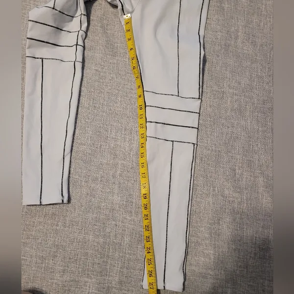 Alo Yoga leggings - Image 5