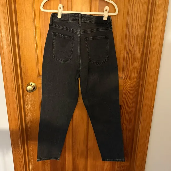 NWT Abercrombie & Fitch Curve Love High Rise Mom Jeans: Washed Black, Size 28 - Image 6