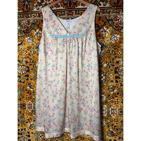 80s Vintage Vanity Fair Plus Size Floral Slip Nightgown 2X Coquette - Image 2