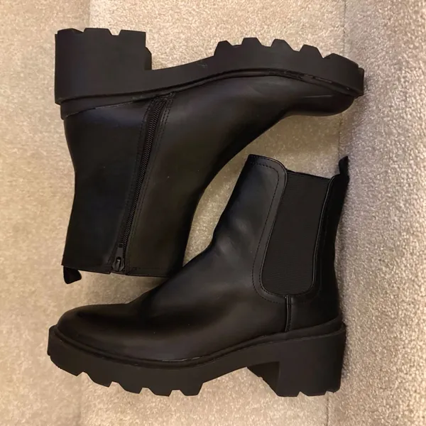 Time and Tru Chelsea‎ Boots Black Lug Sole Chunky Heel Womens 9 WMTT42FF031 - Image 5