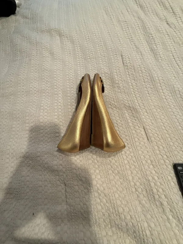 Tory Burch Gold Metallic Leather Tortoise Shell Logo Wedge Pumps - Image 4