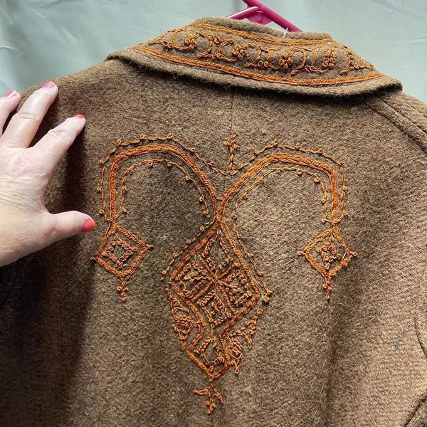 Vintage Western boho handmade size L embroidered wool midi coat. Sash tie. - Image 5