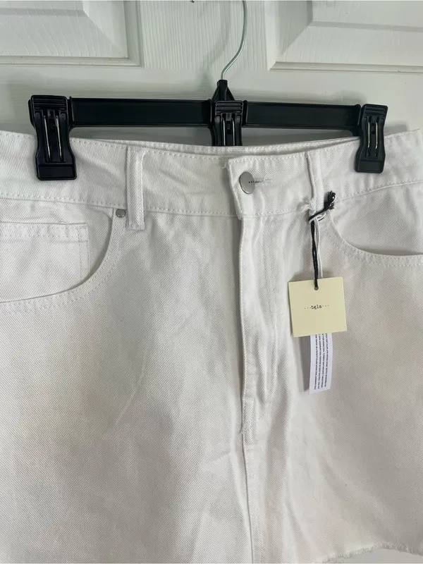 tgla Francesca's White Denim Mini Skirt Frayed Hem Five Pocket Size Medium new - Image 4