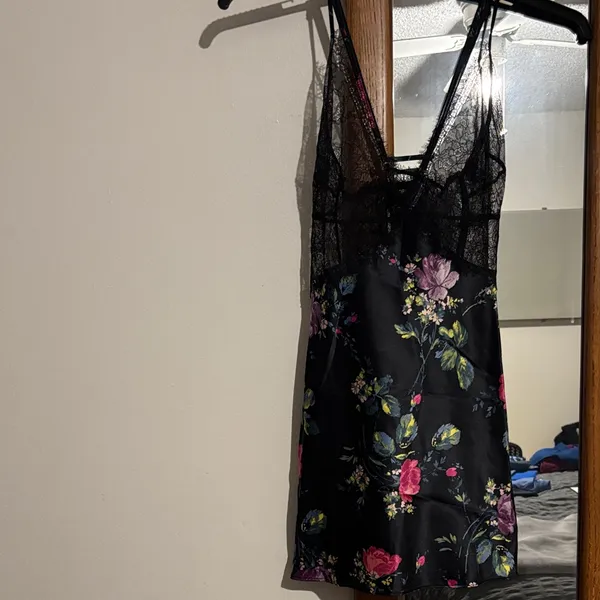 Victoria’s Secret Lace Floral Slip Nightgown Lingerie NWT size large - Image 2
