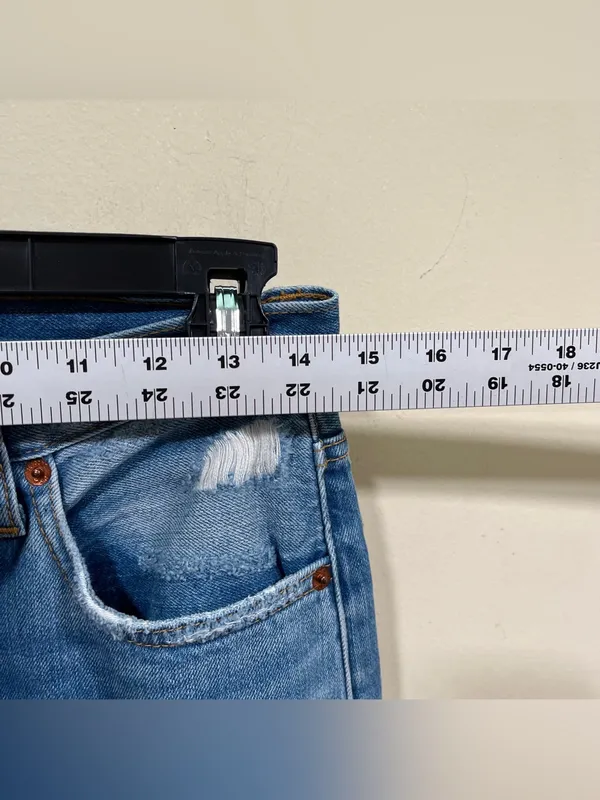 RE/DONE Mid-Rise Wide Leg Jeans in a light wash with raw, distressed hems SZ 23 - Image 3