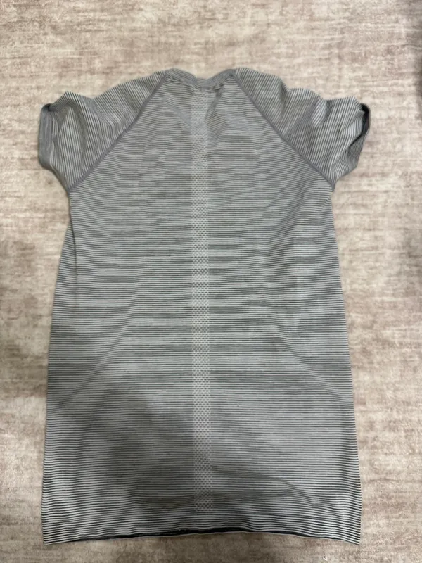 Lululemon Swiftly tech 2.0 short sleeve size 8 - Image 5
