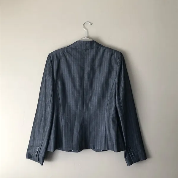 LOFT | Gray Pinstriped Wool Blend Blazer Sz 10 - Image 8