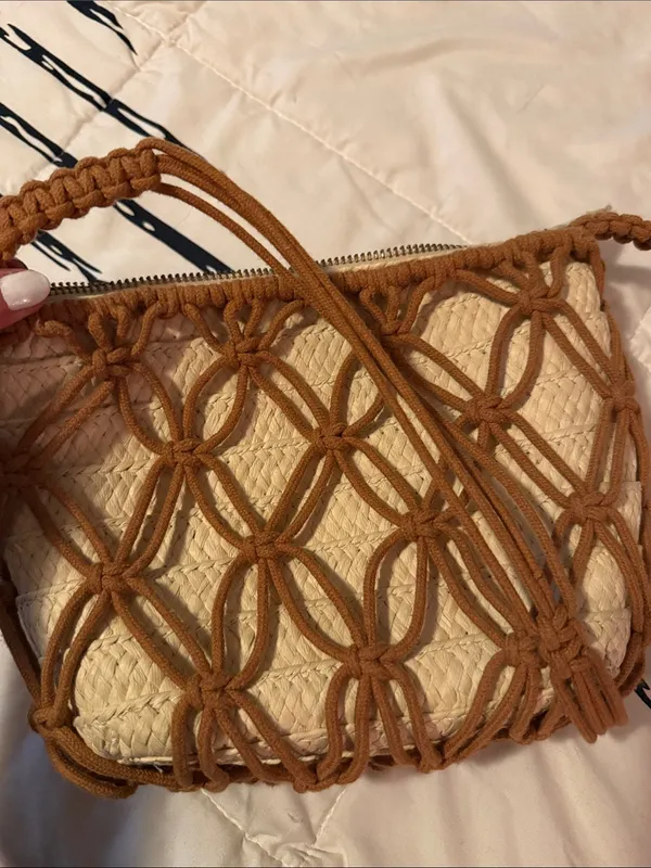 Universal Threads Woven Straw Crossbody Bag with Brown Macramé Overlay - Image 4