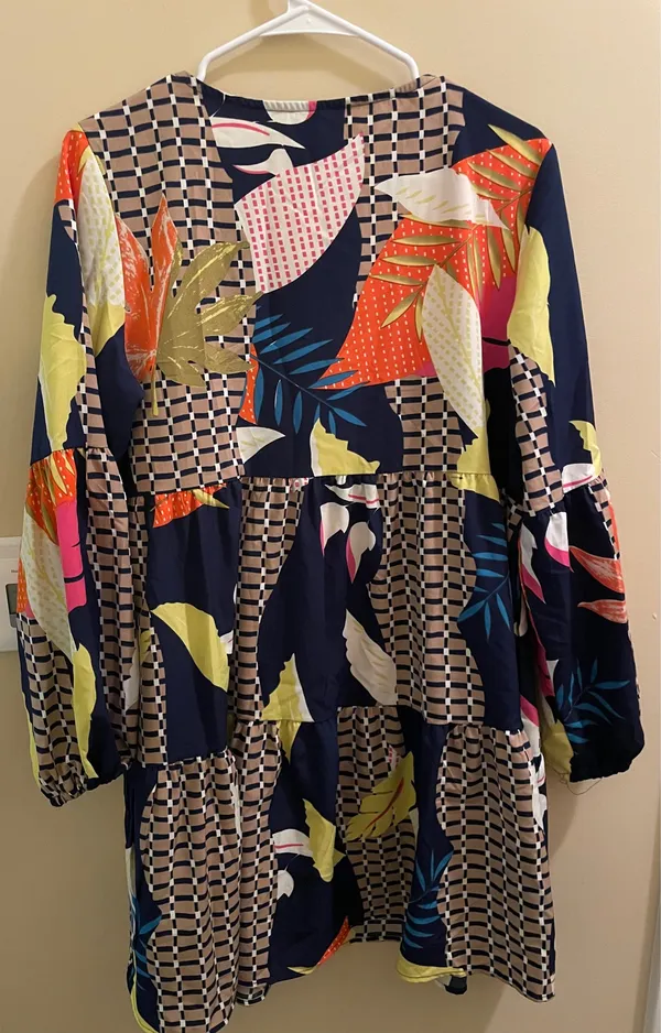 Boutique Vibrant Tiered Mini Dress Tropical Prints V Neck Flowy Medium - Image 3