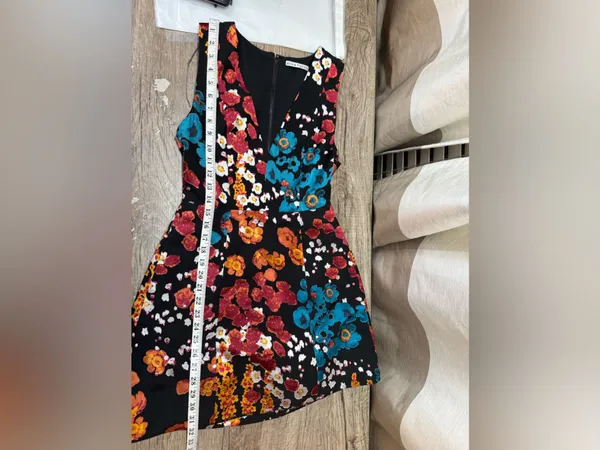 Alice + Olivia Patty V‎ Neck Dress size xs - Image 5