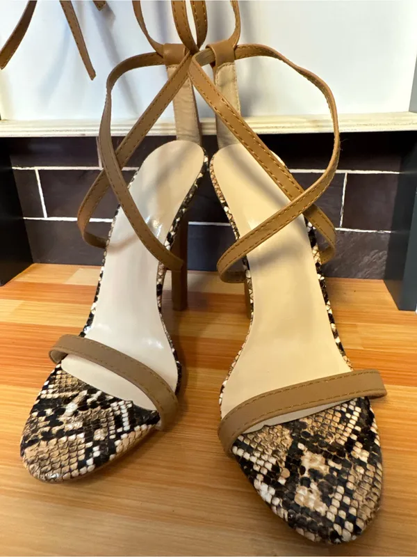 Source Unknown Tan Strappy High Heels with Snake-Print Insole - Image 2