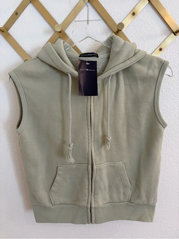 NWT Brandy Melville Light Sage Sleeveless Zip Hoodie Vest XS Small - Image 4