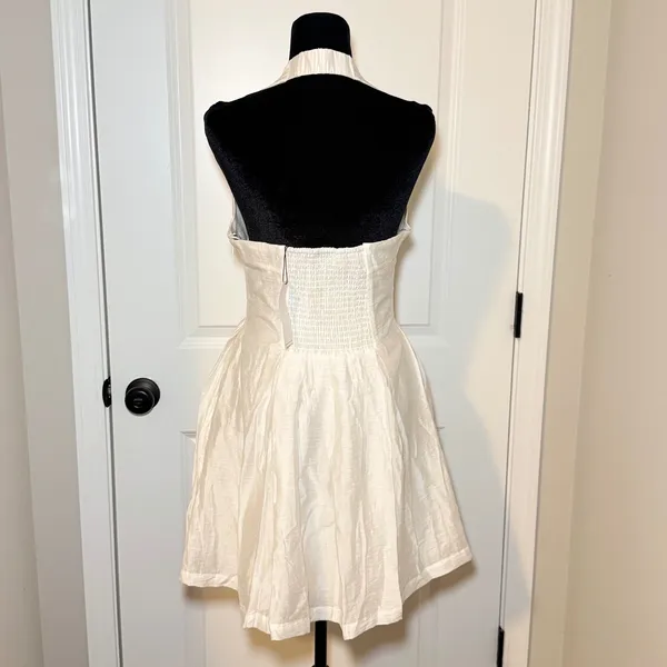 NEW Socialite Women White Halter Mini Dress Linen Blend Size M Cottage Chic - Image 4
