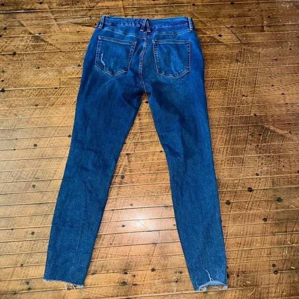 Good American distressed raw hem 12/31 good legs jeans - Image 4