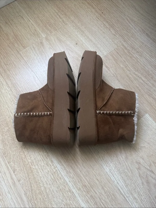 Zara Woman's Brown Suede Boots with Fleece Lining Size EU 37/6.5 - Image 3