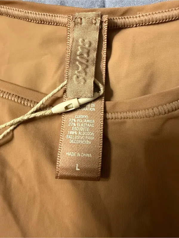 SKIMS NWT Crewneck Bodysuit; Fits Everybody; Color Sienna; Beige/Nude size Large - Image 4