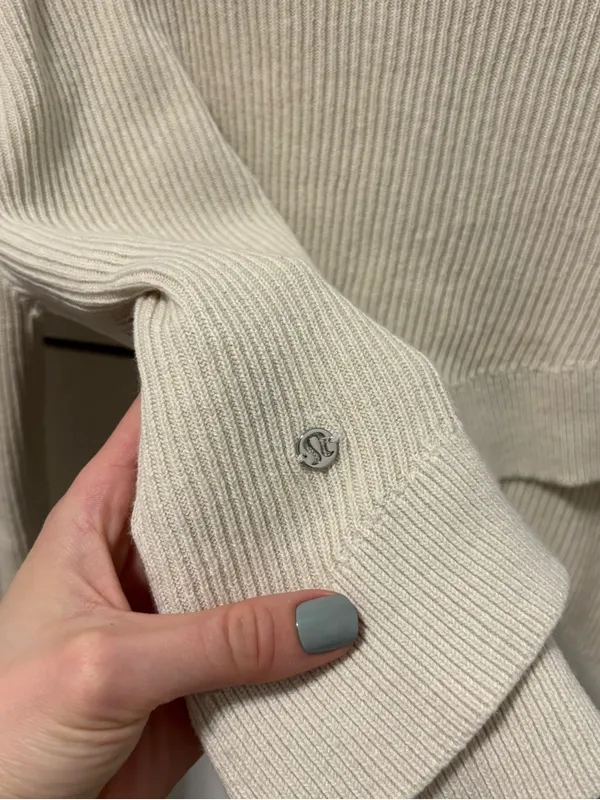 Lululemon Reversible Crossover Sweater
White Opal - Image 4