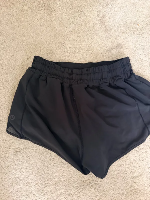 Lululemon Shorts Hotty Hot 2.5" Black - Image 2