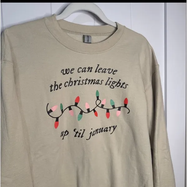 Gildan Retro Christmas Sweatshirt “Christmas lights up til January” Taylor Swift - Image 2