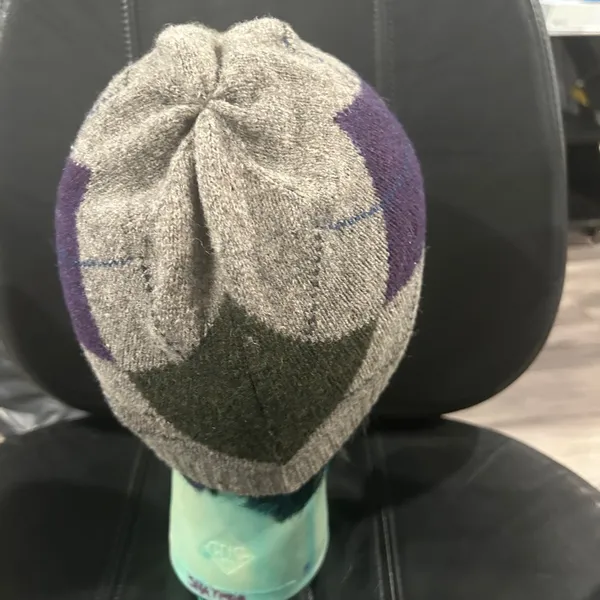 Ralph Lauren Color Block Knit Beanie in Gray and Green. Please see pic for flaws - Image 5