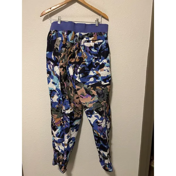 NEW Free People Mesmerize Me Print Cargo Pants Size Medium Purple Camo Wide Leg - Image 3
