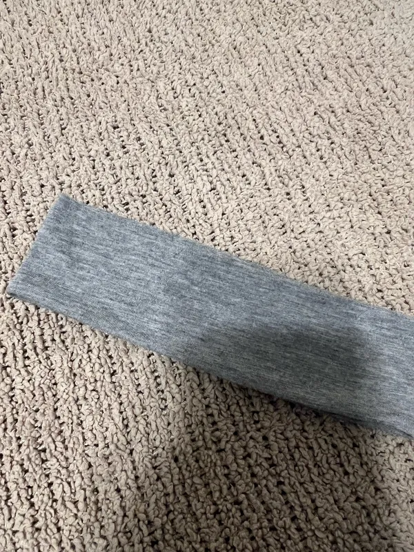 Grey headband with stretchy material #fitness #workout - Image 2
