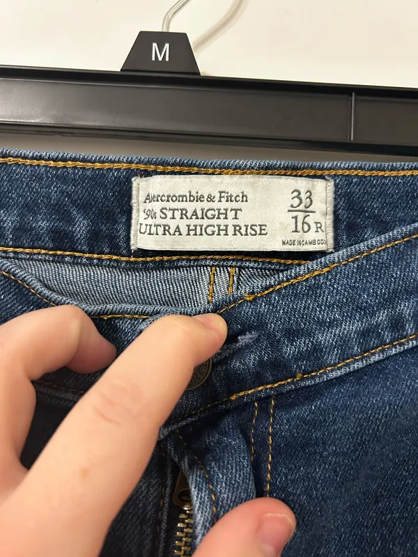 Abercrombie Straight Ultra High-Rise 90s Jeans - Image 3