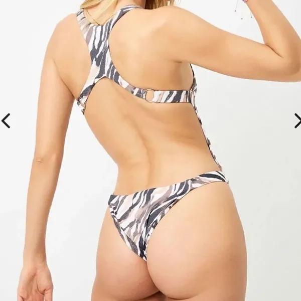 Frankie’s Bikinis Venom One Piece Swim Suit Women’s Small - Image 3