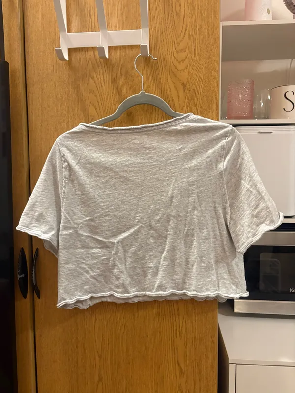 American Eagle V-Neck Loose Tee xs - Image 2