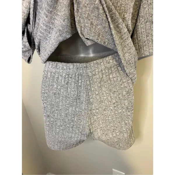 SHEIN Light Gray Ribbed Knit Tee and Shorts Lounge Set Size Small - Image 5