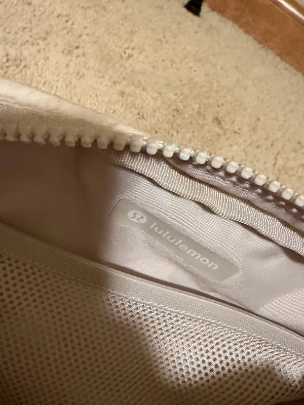 Lululemon Belt Bag 1L - Image 5
